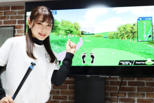 自宅でゴルフができる『ファイゴルフ2』をアイドル山本茉央が体験して
