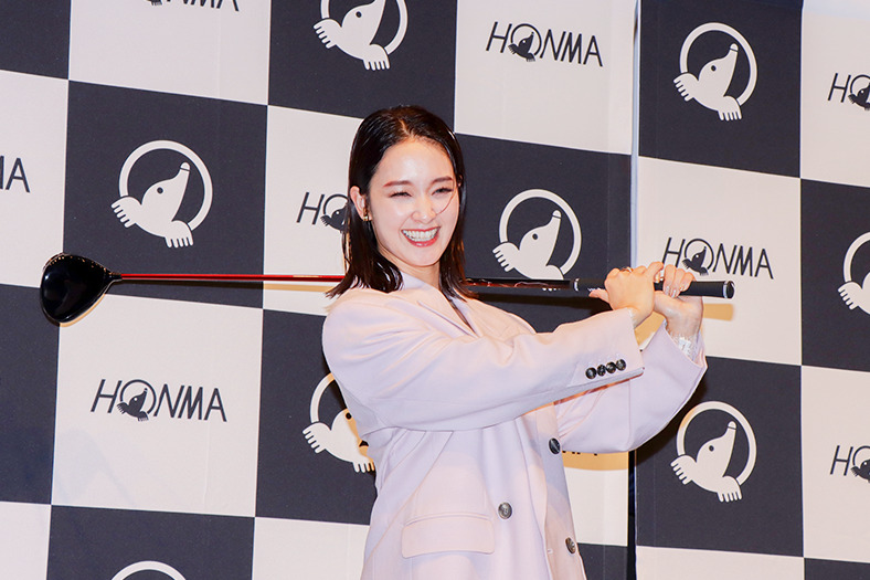 本間ゴルフ『TW777』、剛力彩芽さん起用で「新生」を宣誓