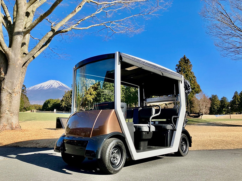 高級自動車の機能と性能を兼ね備えたゴルフカート『ロイヤルコーチ』登場